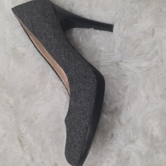 Nine West Women's Heels. Herringbone Design. Size 8.5 - Picture 6 of 7